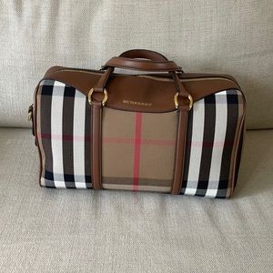 NWT Burberry house check derby medium leather alchester bowling